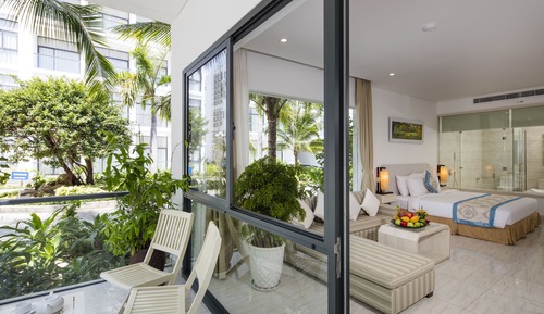 Bungalow Garden View