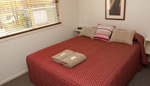 Family 2 Bedroom Cabin Courtside