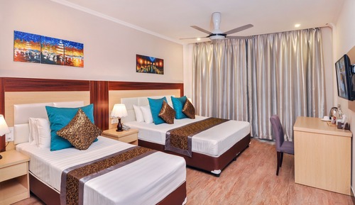 Deluxe Family Room with Island View