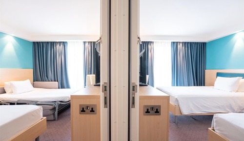 Family Room, 1 Queen Bed, Connecting Rooms