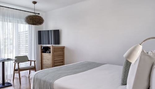 Luxury Room Sharing Pool