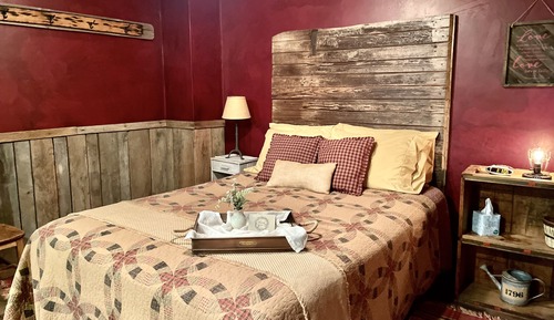 Room, Private Bathroom (Amish Country Comfort 1)