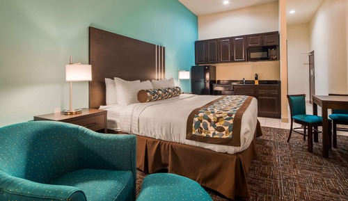 Standard Room, 1 King Bed, Accessible, Kitchenette