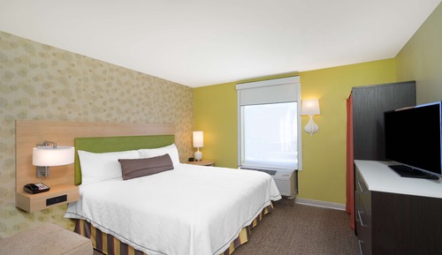 Premium Suite, 1 King Bed, Accessible (Roll-In Shower)