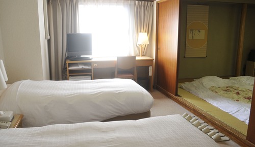 Twin Room with Tatami Area, Smoking 
