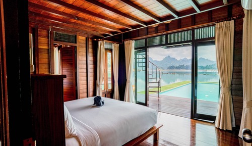 Honeymoon Suite