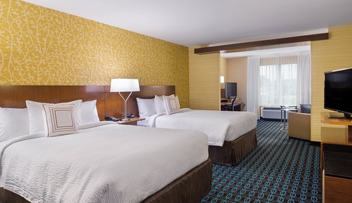 Suite, Multiple Beds (Mobility/Hearing Accessible, Tub)