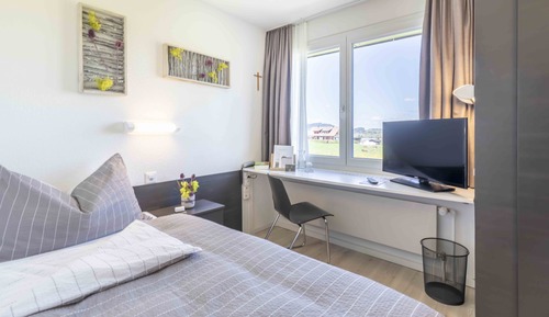 Classic Single Room, 1 Bedroom, Private Bathroom, Garden View