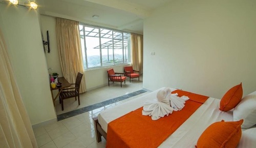 Deluxe Triple Room, Mountain View, Poolside