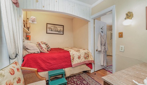 Room, Private Bathroom (Grey Mare's Quarters)