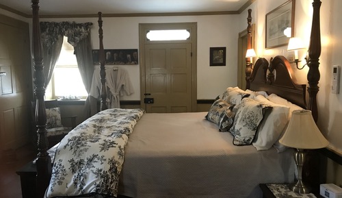 Room, Private Bathroom (Graham's Retreat)
