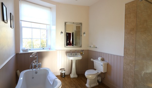 Premium Quadruple Room, Courtyard View