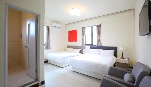 Quadruple Room with Private Bathroom