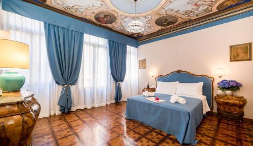 Junior Suite with Canal View