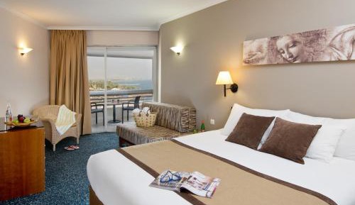 Superior Room with Partial Sea View