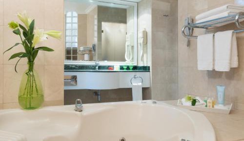 Junior Suite with Sea View and Executive Lounge Access