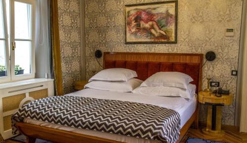 Deluxe King Suite