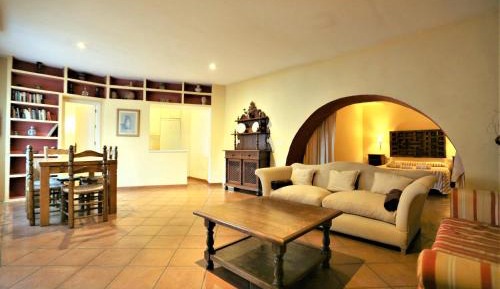 Cottage (6 Adults)