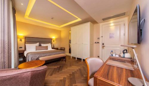 Deluxe Junior Suite with Hot Tub and Private Terrace