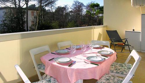 Apartment with Garden View