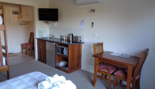 Motel Room - Pine 1