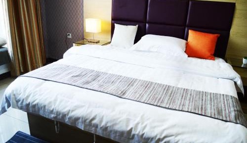 Business Queen Room