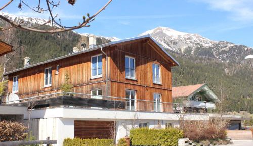 Apartment with Mountain View