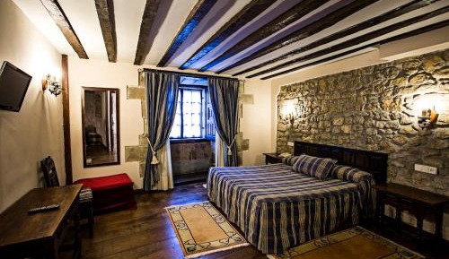 Family Room (2 Adults + 2 Children)