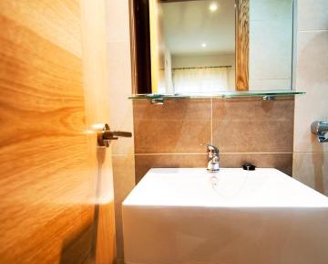 Double Room for Single Use