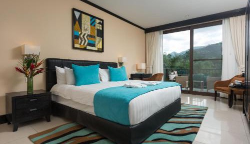 Deluxe King Room  with Volcano View 
