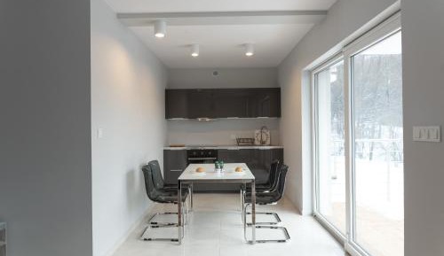 Apartment with Mountain View