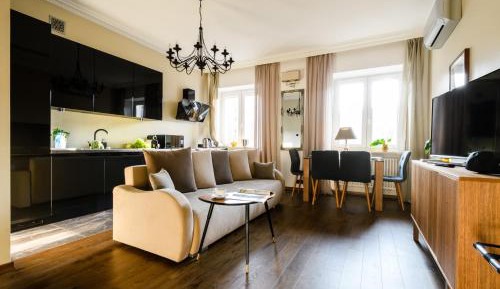 Deluxe One-Bedroom Apartment