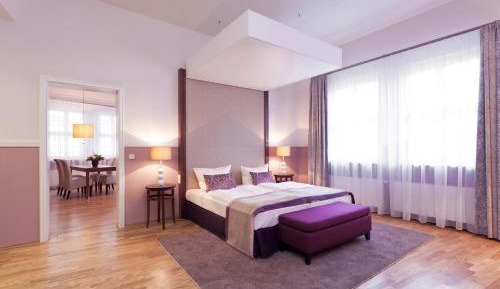 One-Bedroom Suite with Sofa Bed