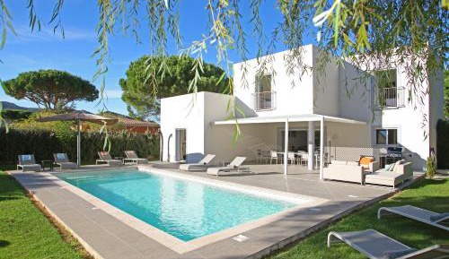 Contemporary Six-Bedroom Villa with Private Pool 