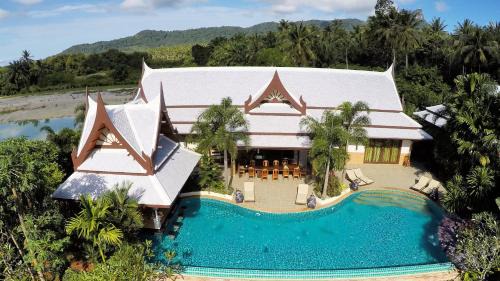 5 Bedroom Villa with Private Pool