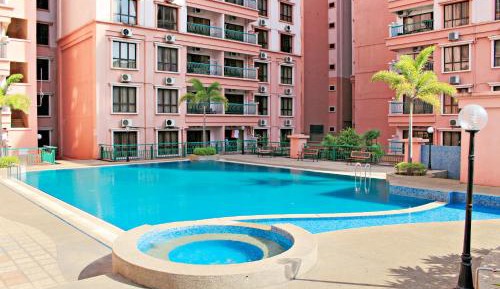 Apartment with Pool View 