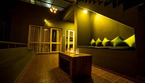 Staycation Offer: Deluxe Room with Complimentary Breakfast and Dinner for 2 pax 