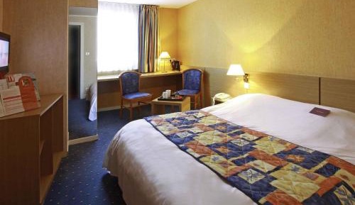 Standard Queen Room