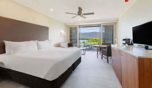 Superior Twin Room with 2 King Single Beds, Spa Bath and City View with one drink voucher