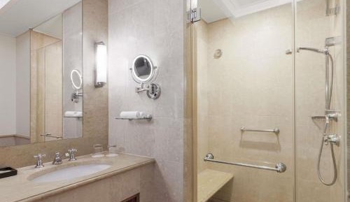 Superior King Room with Spa Bath and City View with one drink voucher