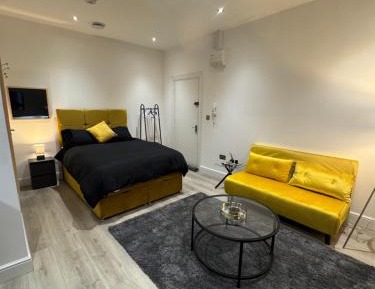 Studio Apartment with One Double Bed