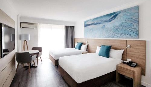 Deluxe Room with Two Double Beds - Pool View