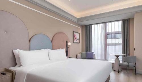 Queen Room with City View