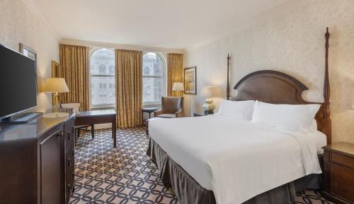 Deluxe Room - 1 King Bed