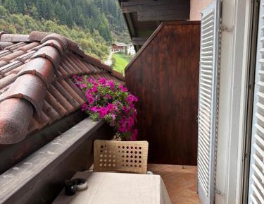Single Room with Mountain View