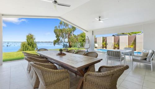 Four-Bedroom Holiday Home