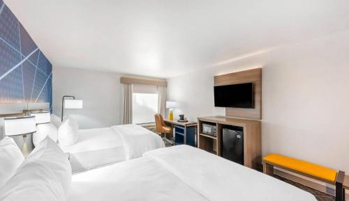 Queen Room with Two Queen Beds - Non Smoking