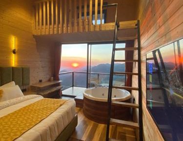 Suite with Mountain View