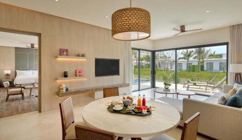 The Level 2-Bedroom Lakefront Pool Villa with Lounge benefits