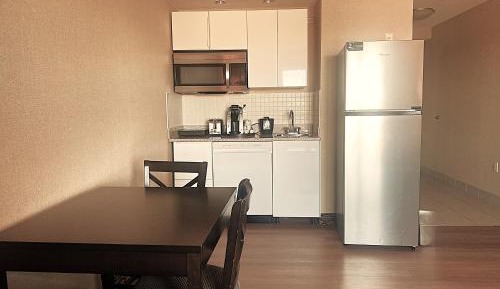 Deluxe King Suite